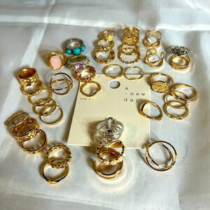 33 Rings Assorted Style. Sizes 6, 7, 8. Gold/Silver Tone. NWT
